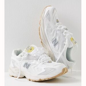 New Balance 725 Sneakers - Honeycomb. BRAND NEW WORN ONCE